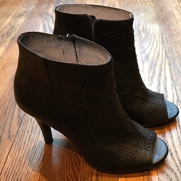 Vince Camuto Peep Toe Heels - Picture 2 of 4